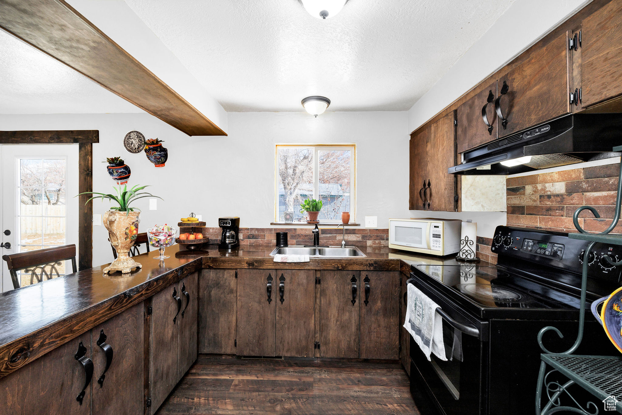 707 E SUNSET CIR