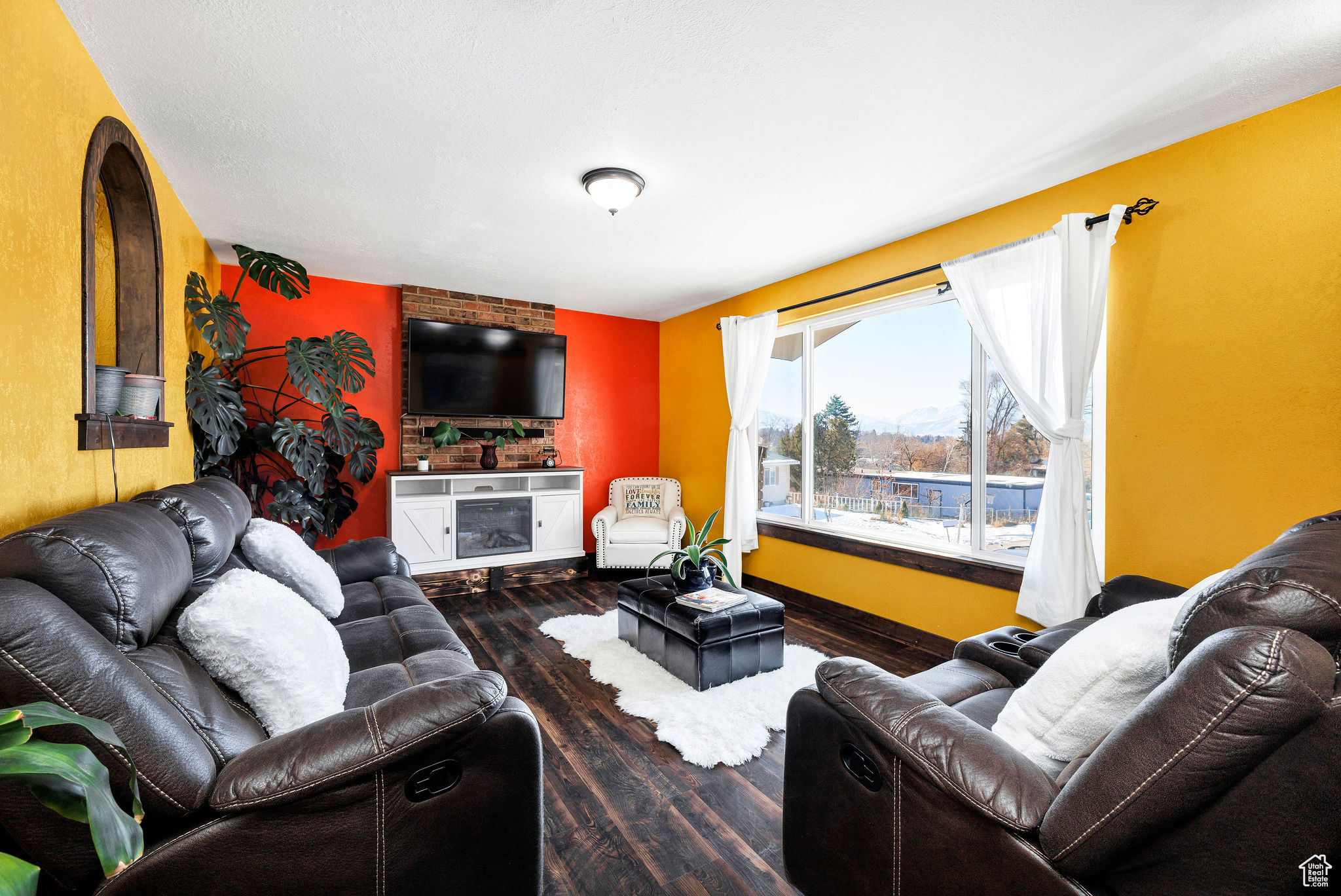 707 E SUNSET CIR