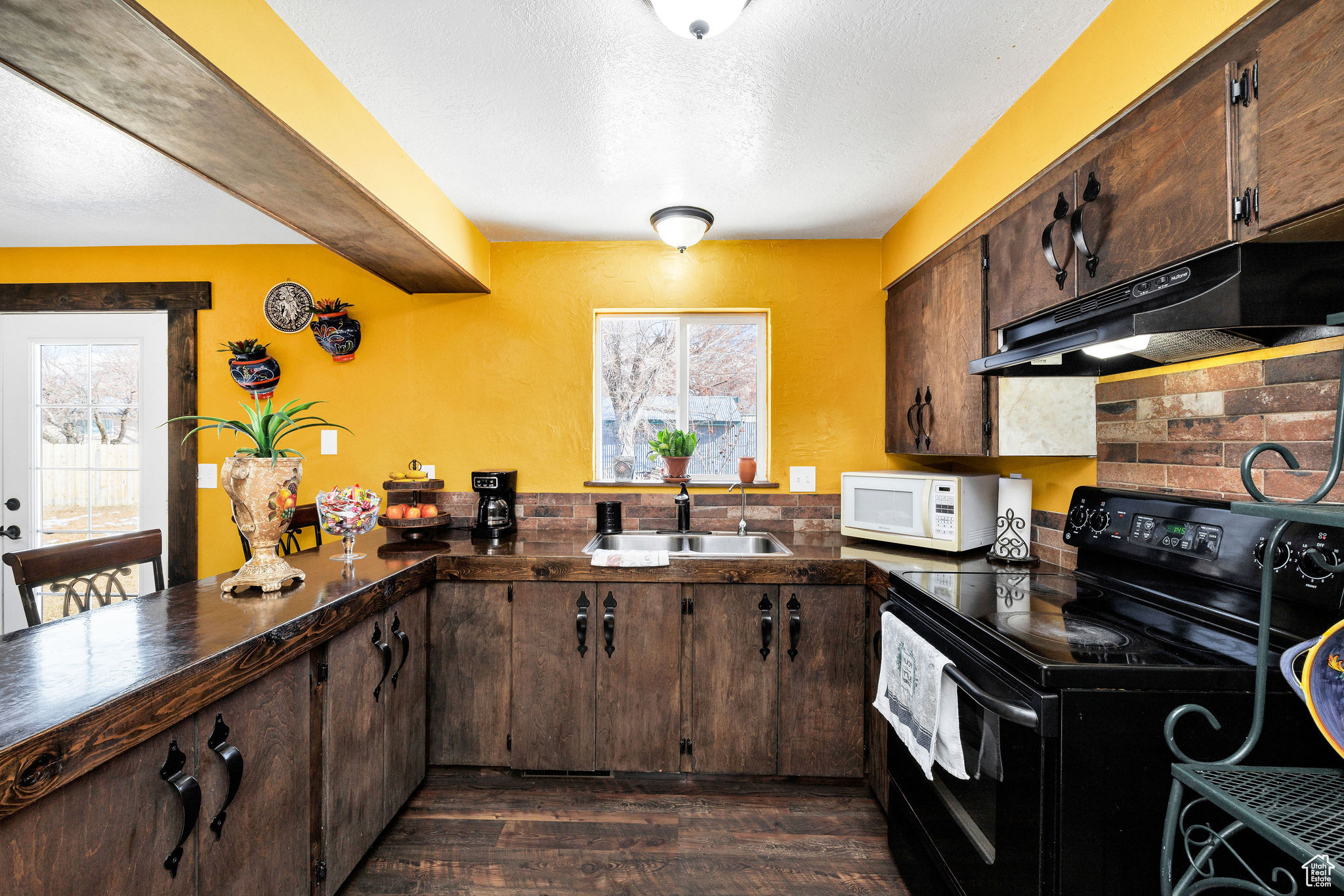 707 E SUNSET CIR