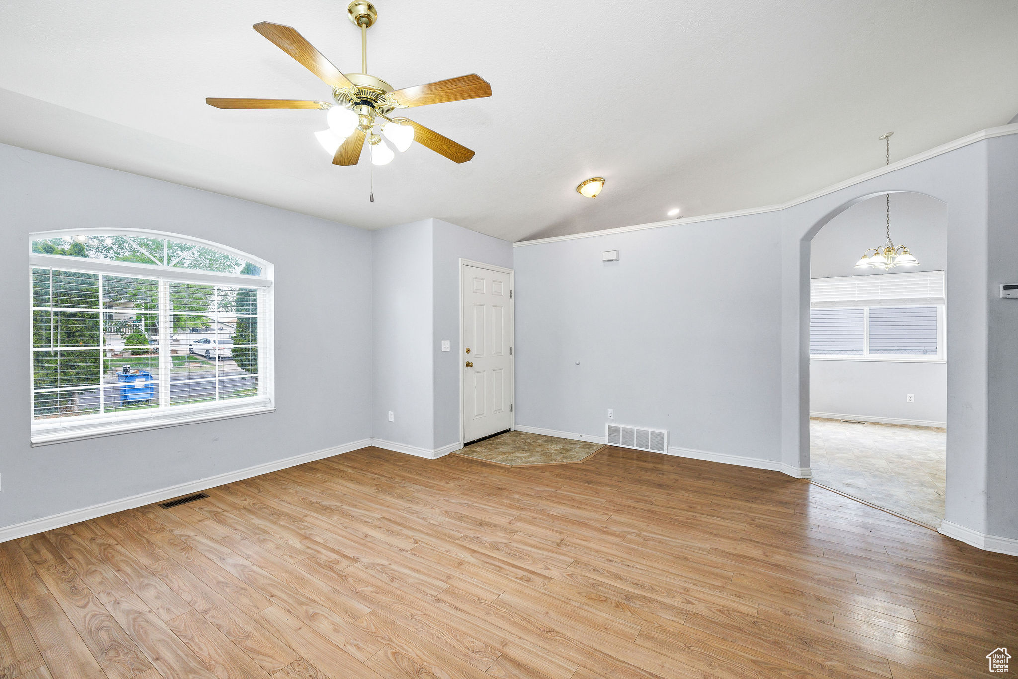 736 MAJESTIC DR