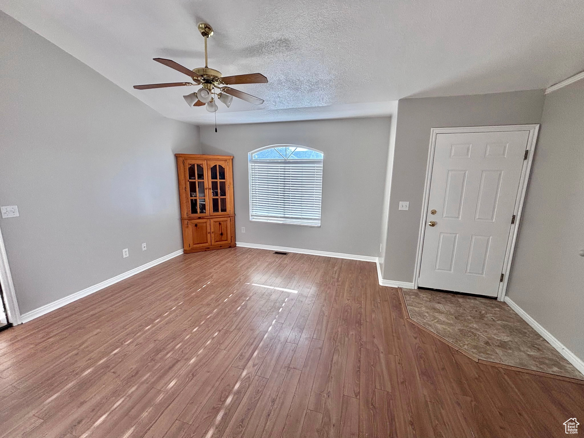 736 MAJESTIC DR