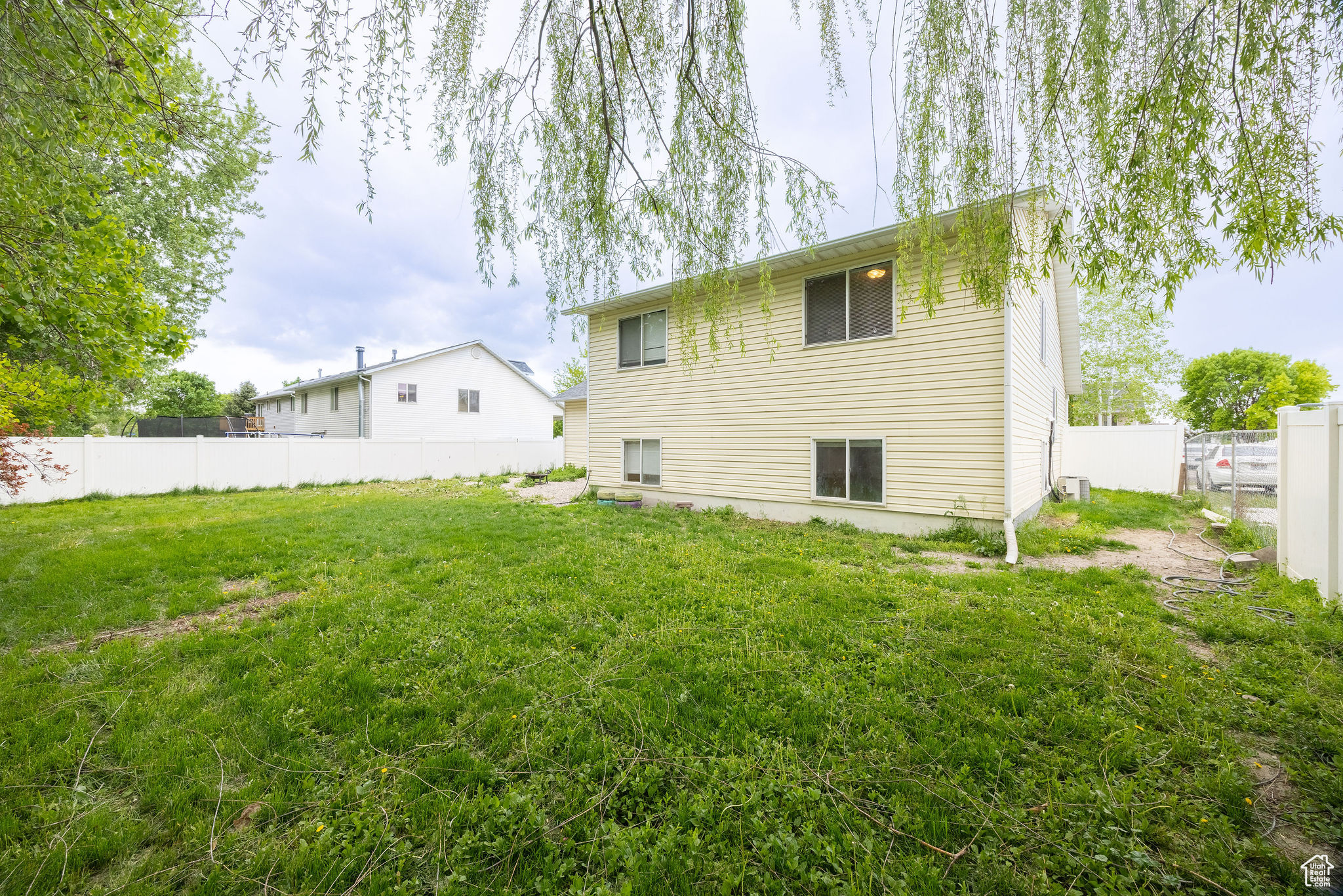 736 MAJESTIC DR