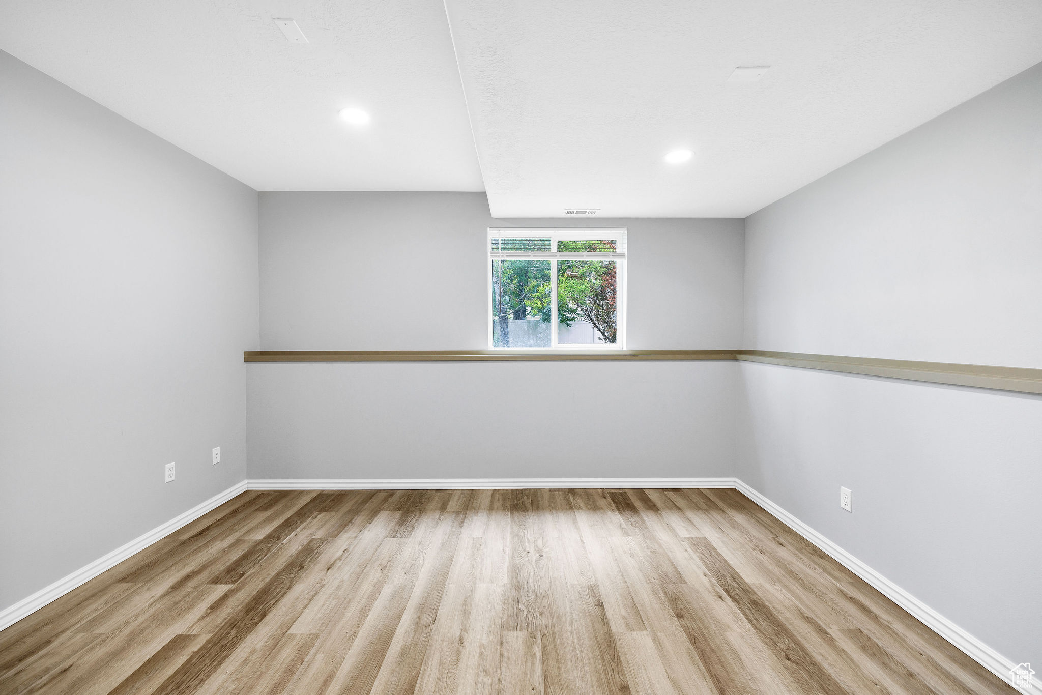 736 MAJESTIC DR