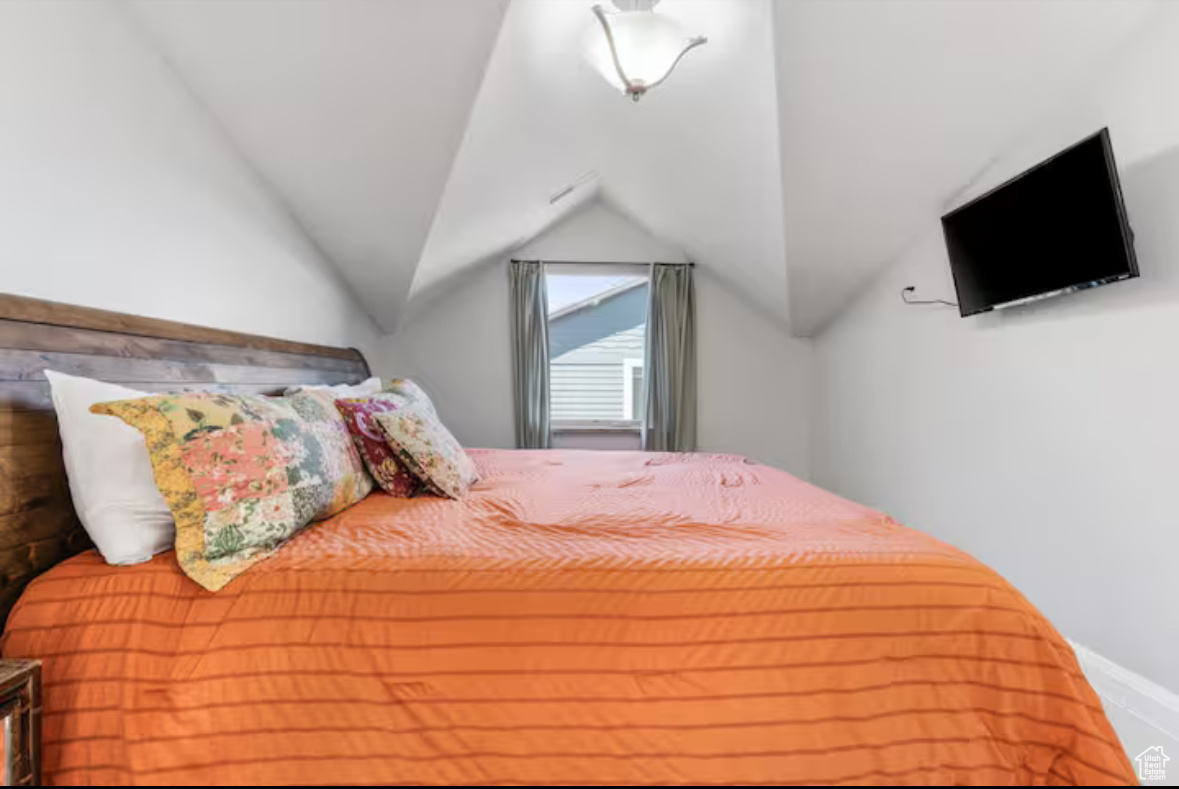 705 N LOCHWOOD VW