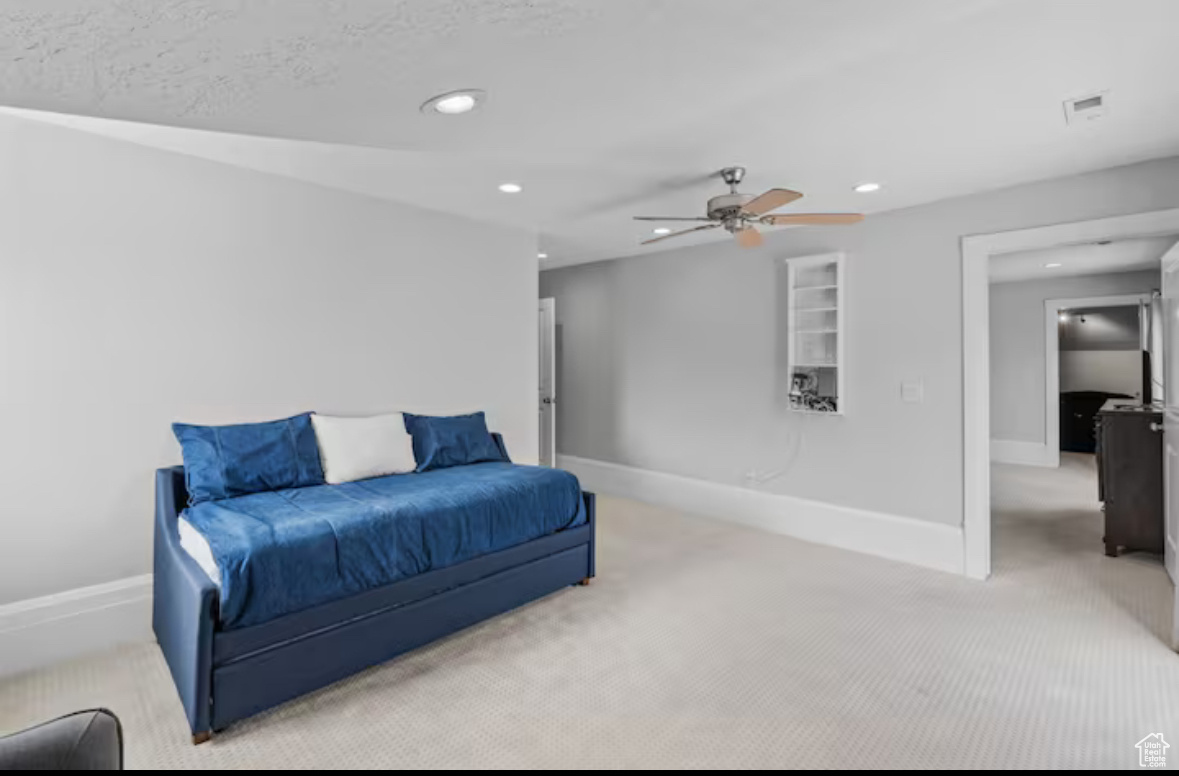 705 N LOCHWOOD VW