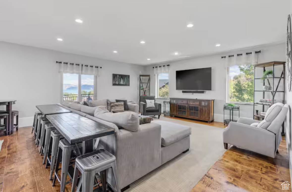705 N LOCHWOOD VW