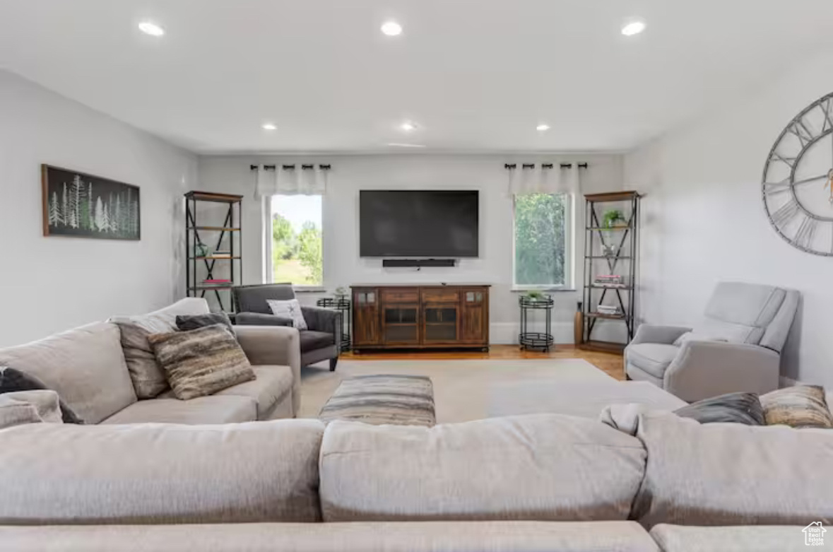 705 N LOCHWOOD VW
