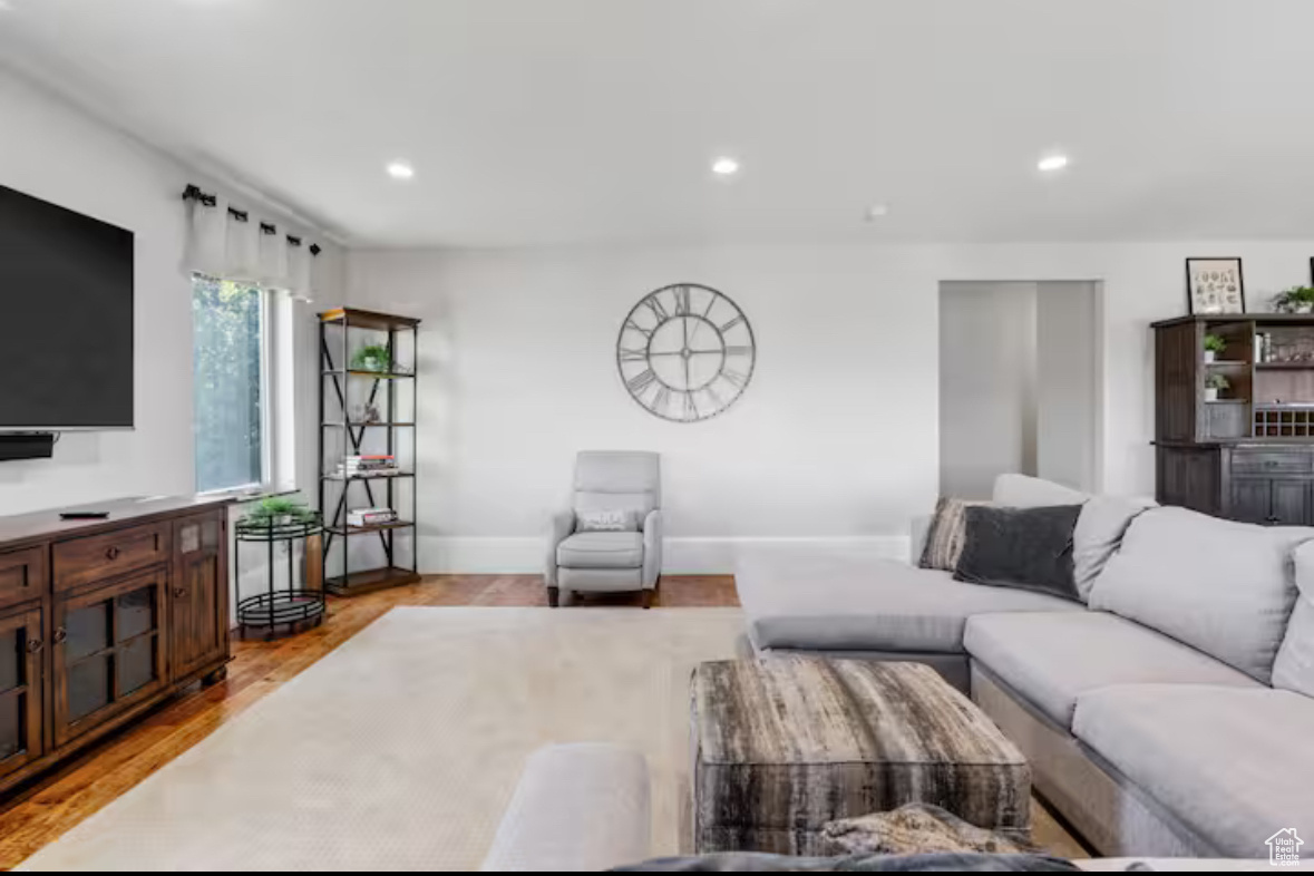 705 N LOCHWOOD VW