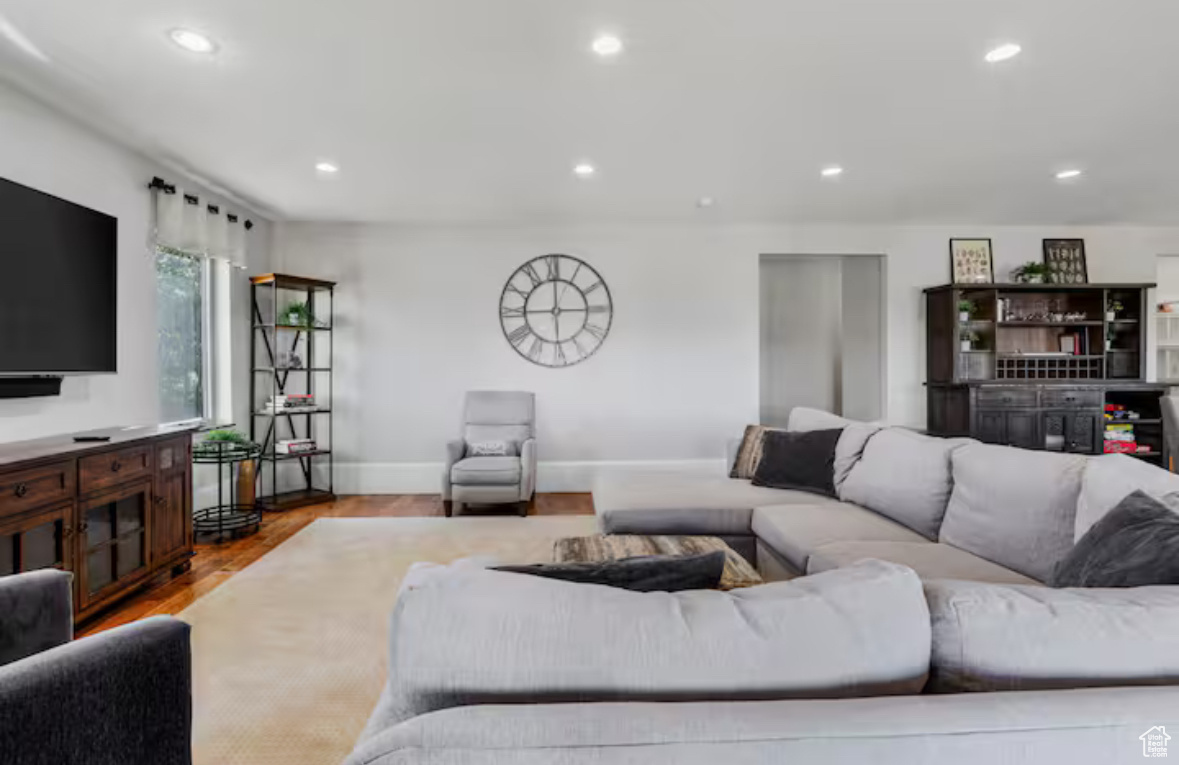 705 N LOCHWOOD VW