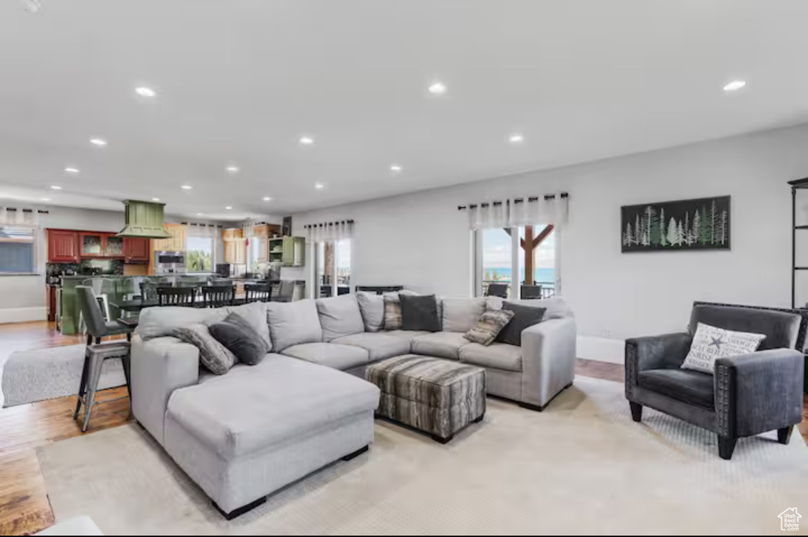 705 N LOCHWOOD VW