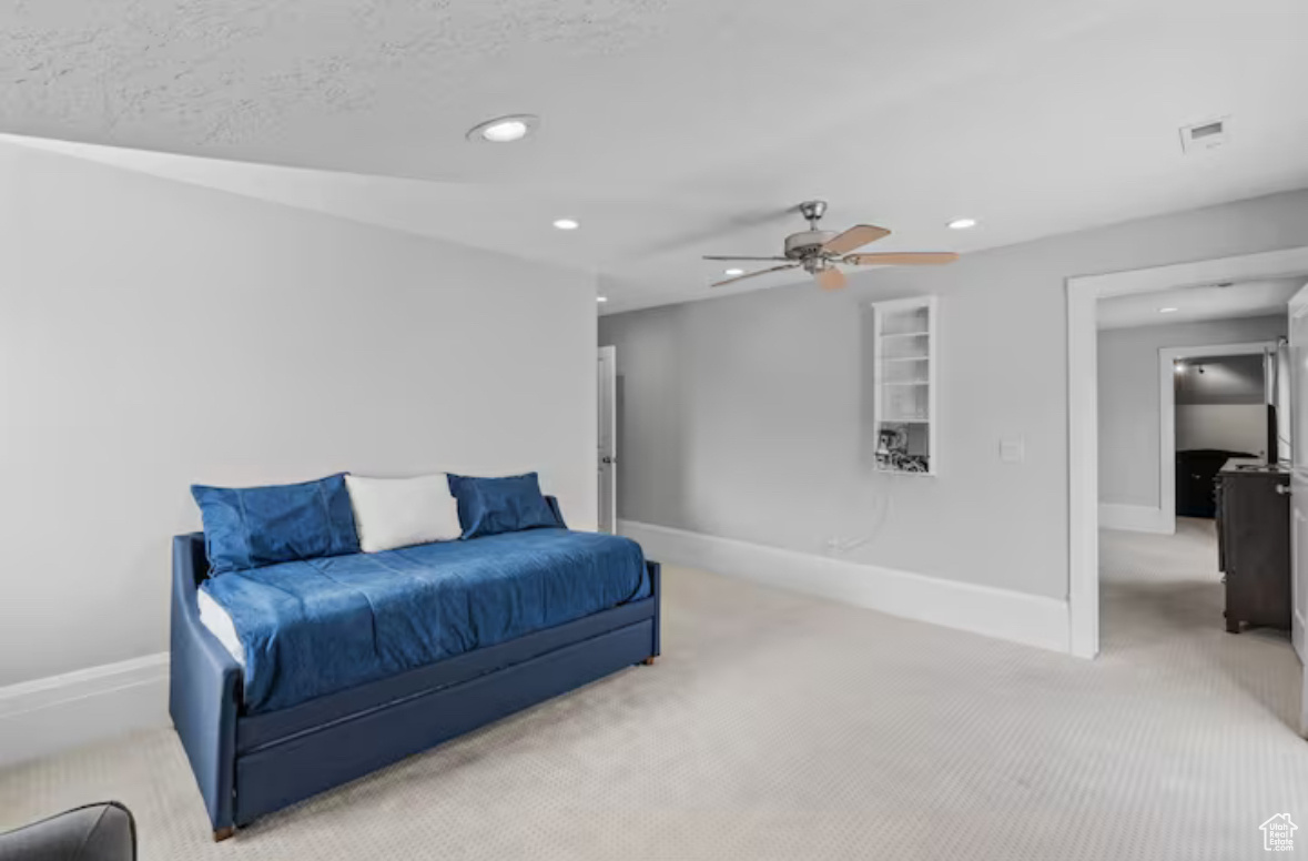 705 N LOCHWOOD VW