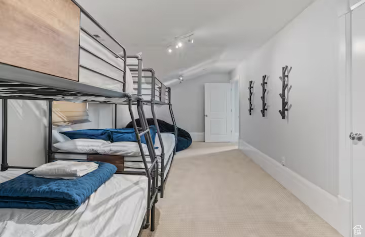 705 N LOCHWOOD VW