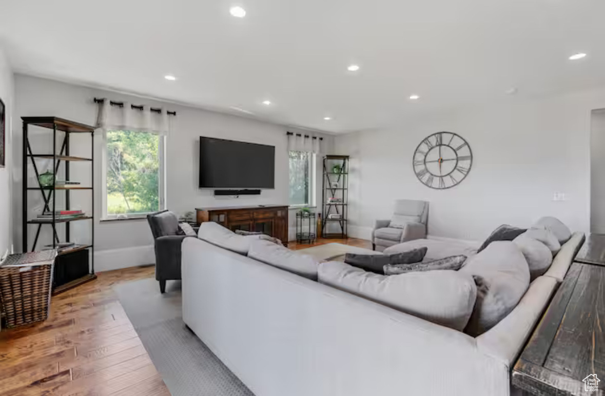 705 N LOCHWOOD VW