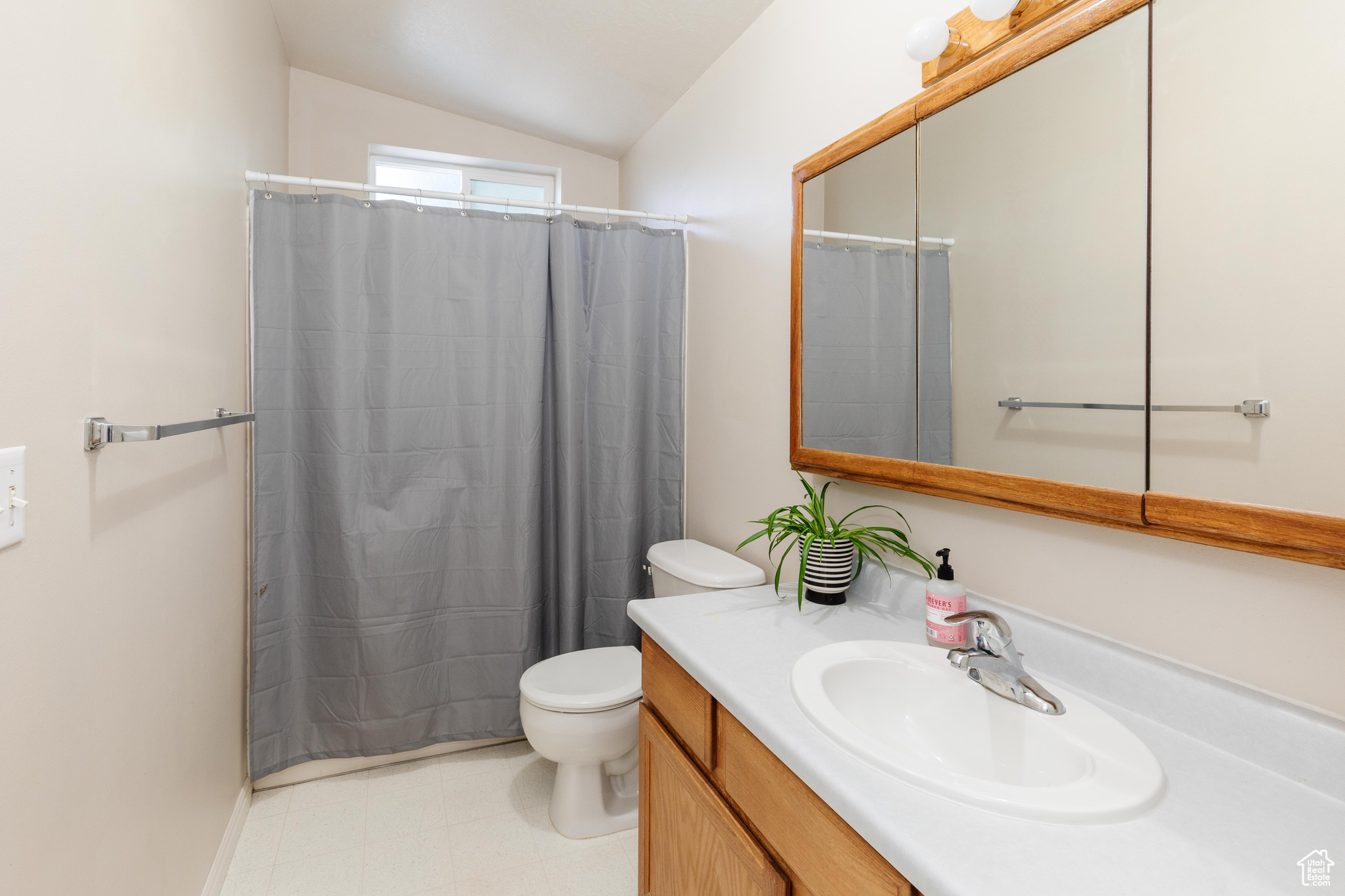 80 E 1370 SOUTH PL