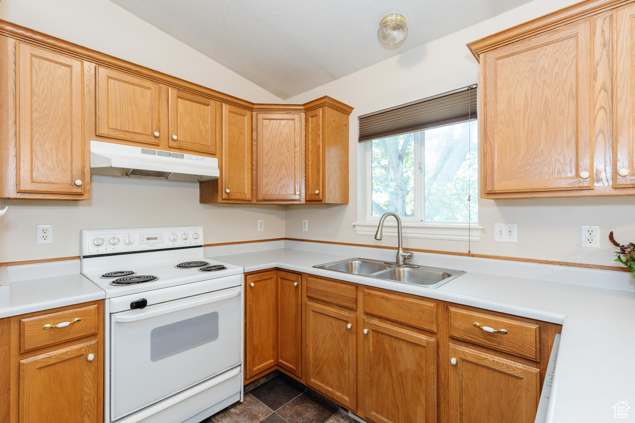 80 E 1370 SOUTH PL