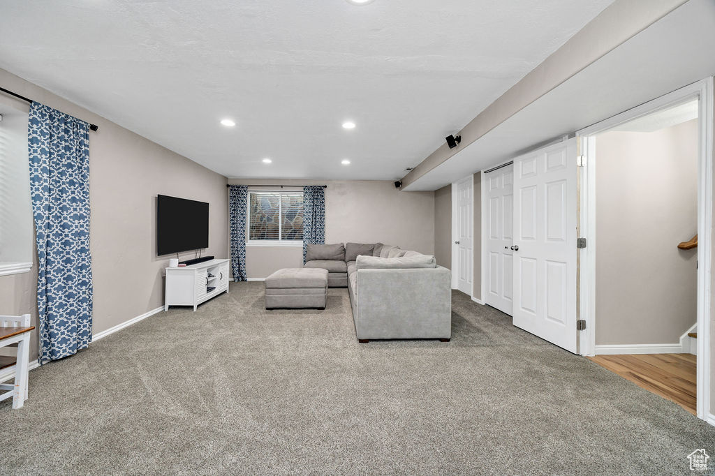 939 E SAM CIR