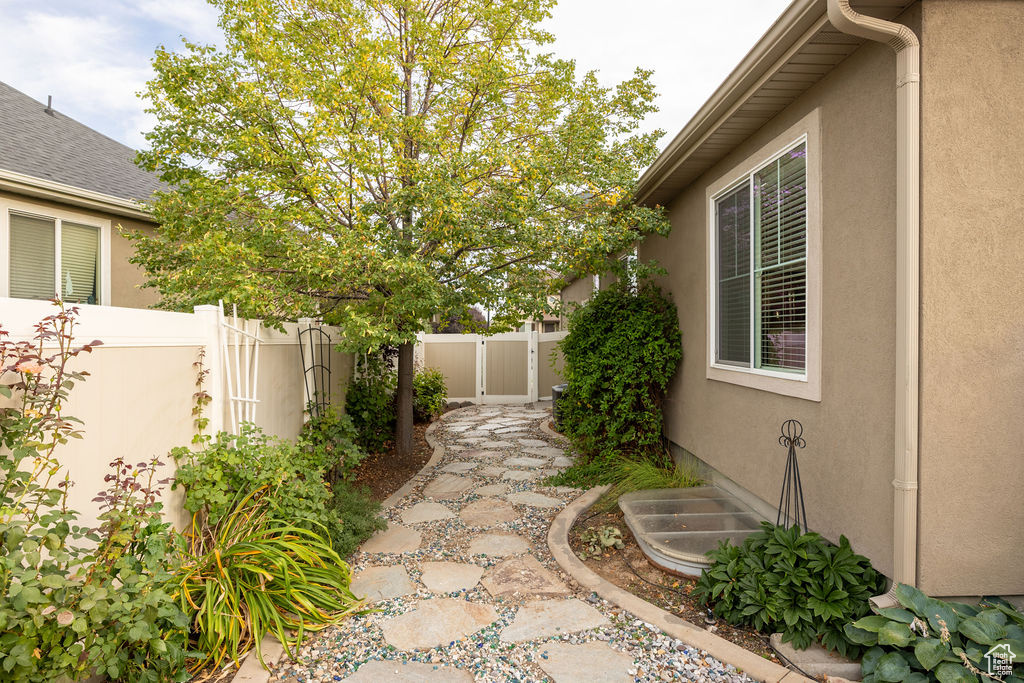 939 E SAM CIR