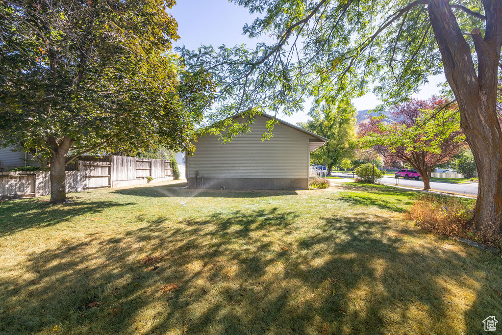 1279 E EASTRIDGE DR