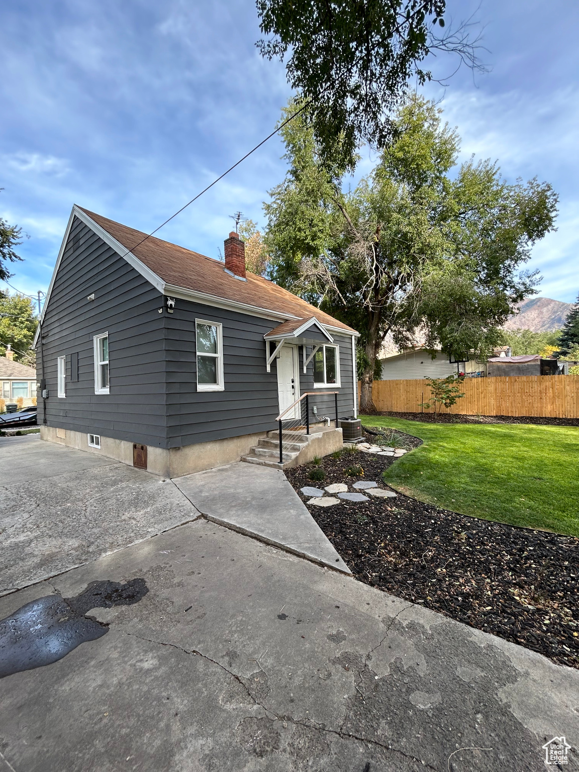 511 E DOUGLAS ST