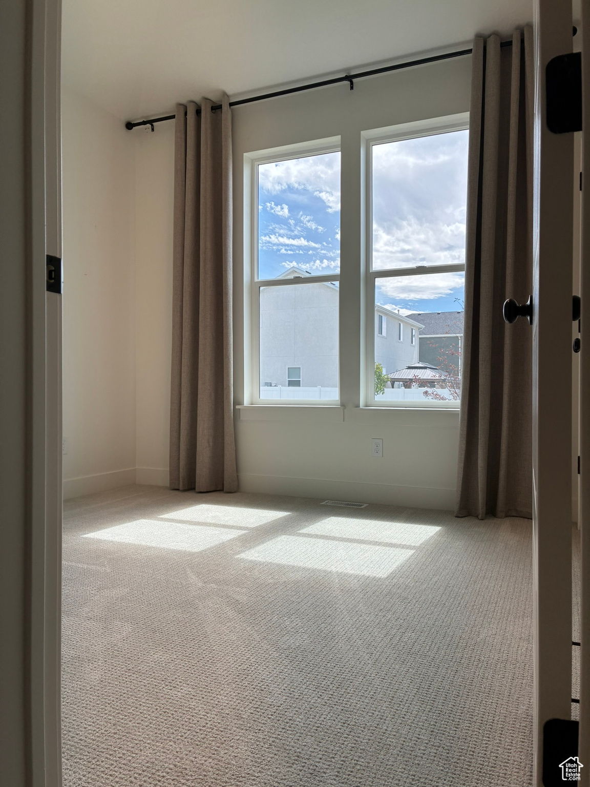 1573 E LYNX LN