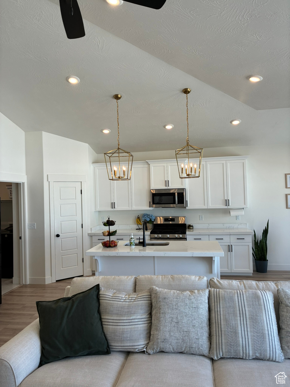 1573 E LYNX LN