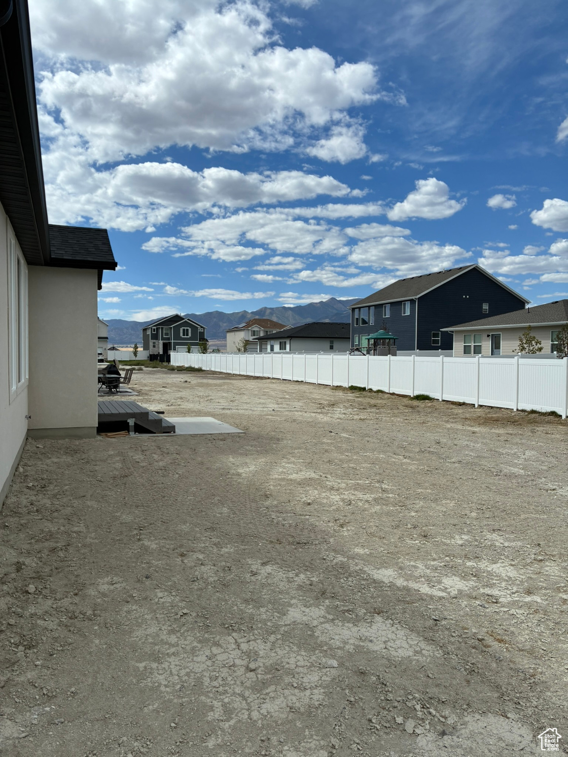 1573 E LYNX LN