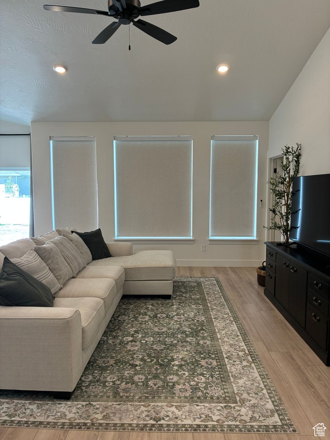 1573 E LYNX LN