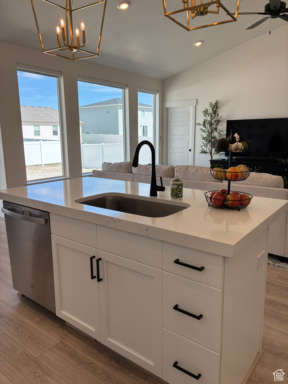 1573 E LYNX LN