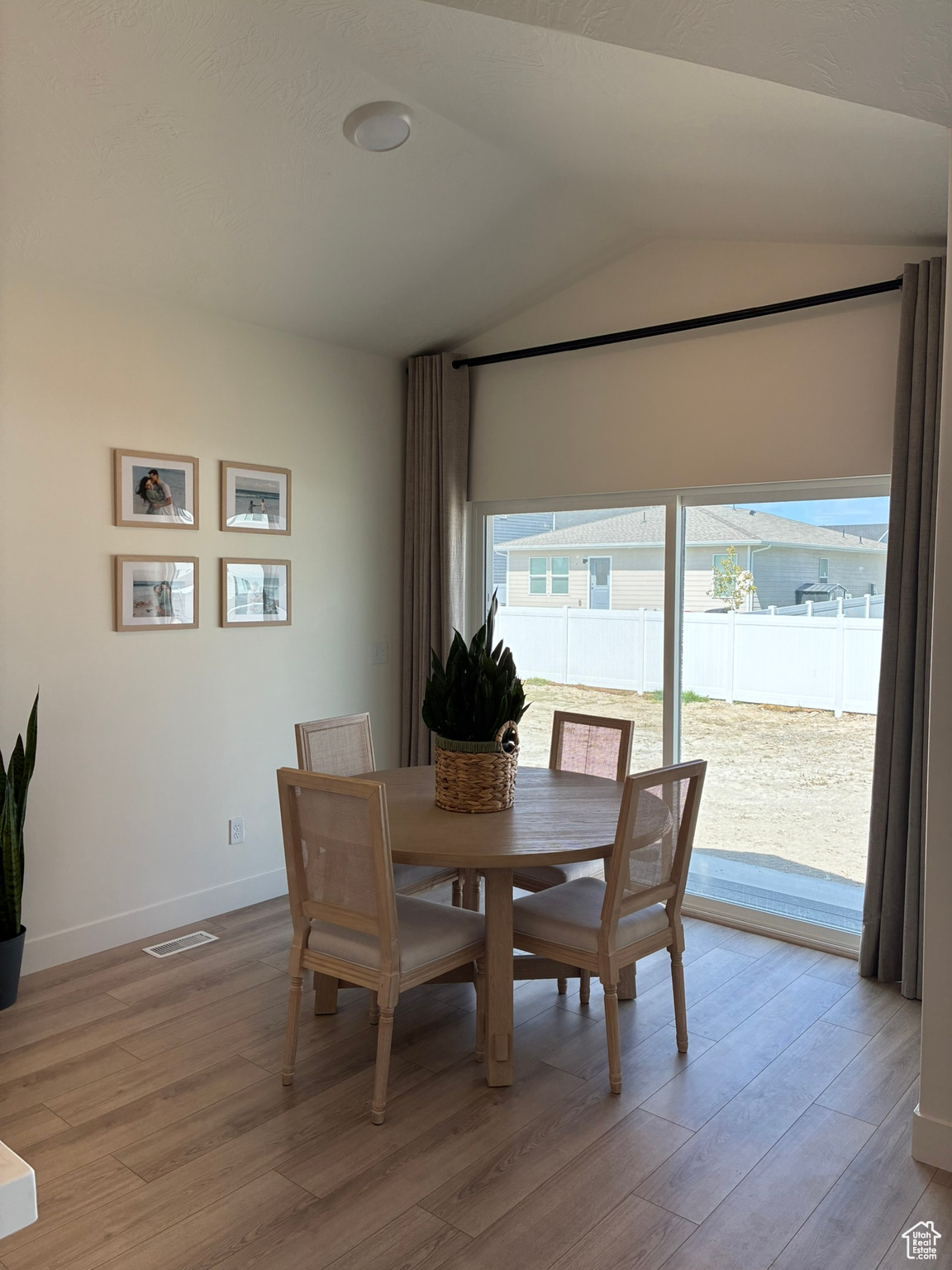 1573 E LYNX LN