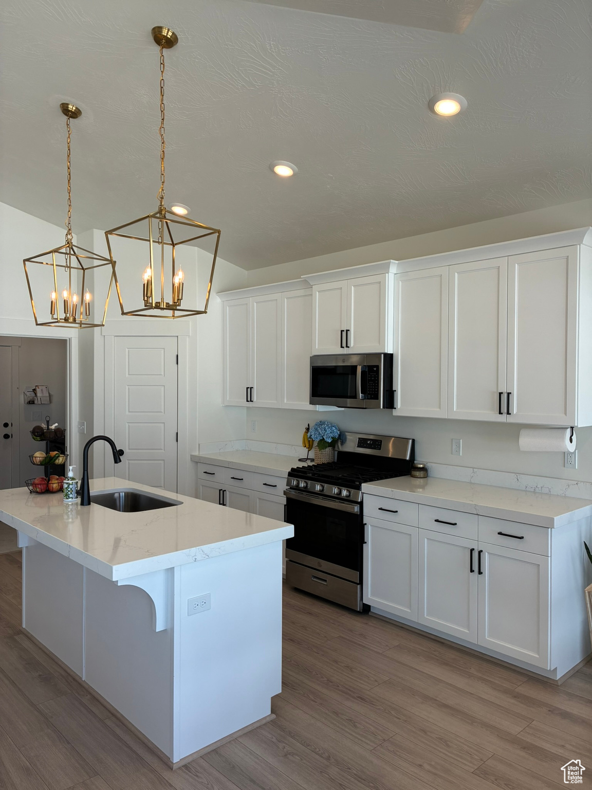 1573 E LYNX LN