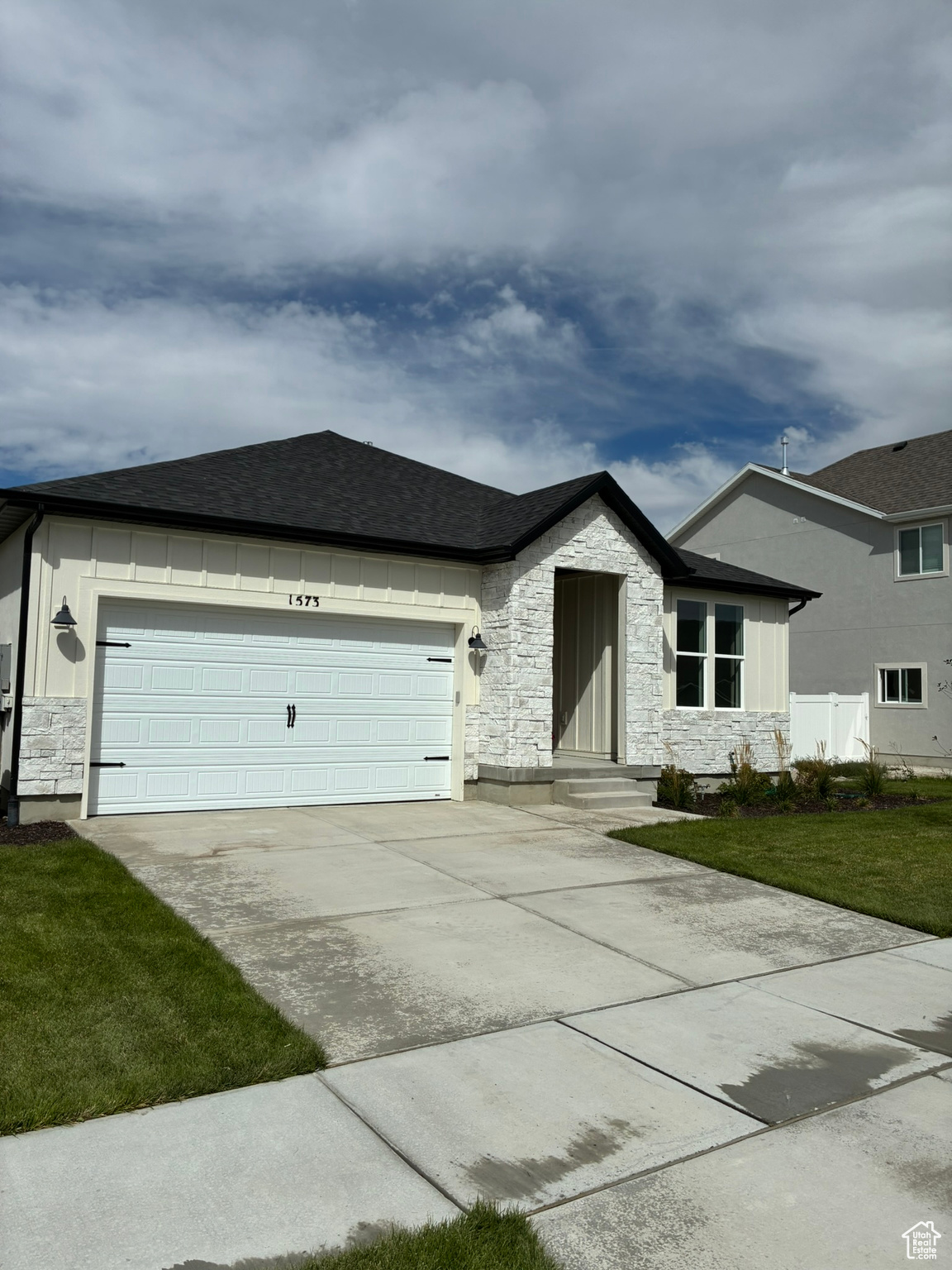 1573 E LYNX LN
