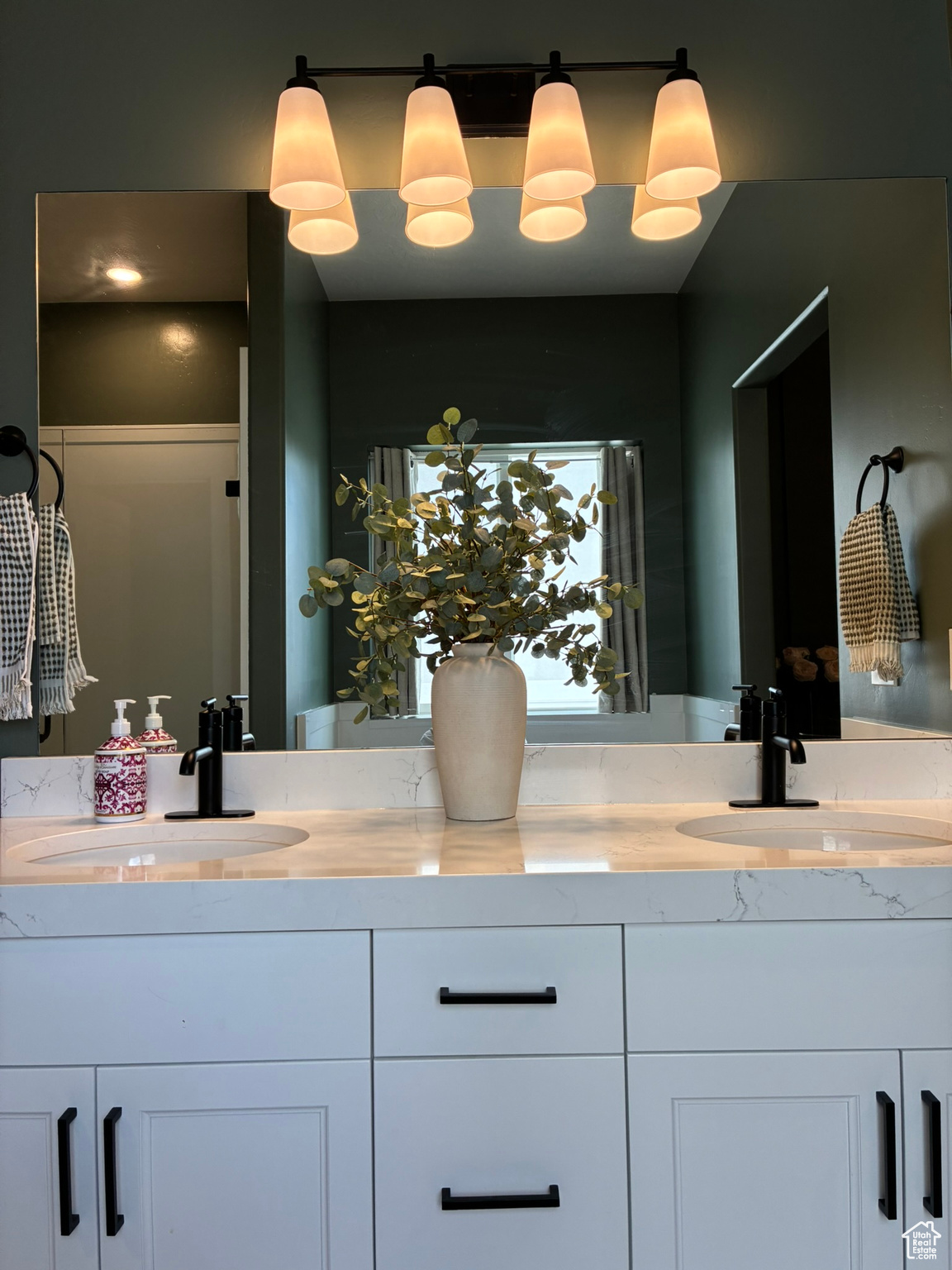 1573 E LYNX LN