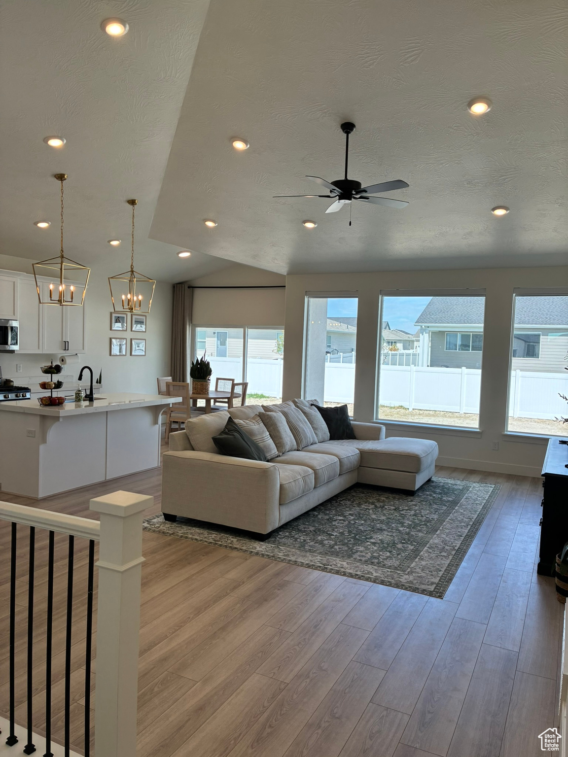 1573 E LYNX LN