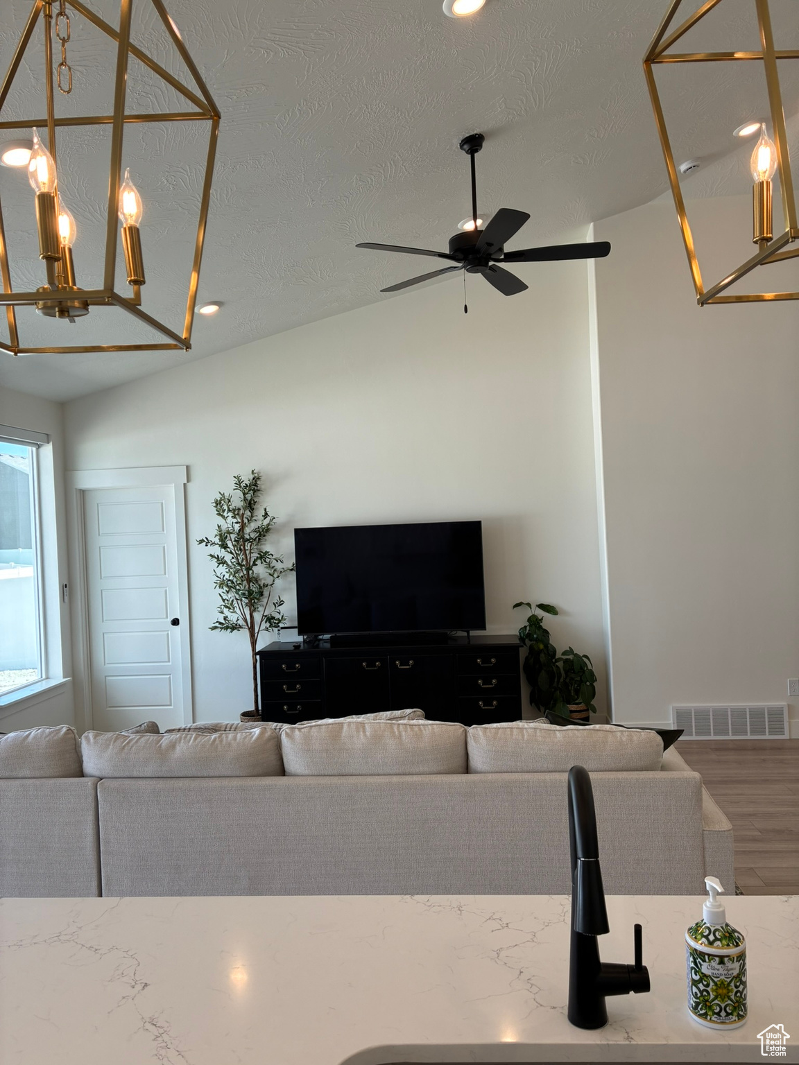 1573 E LYNX LN