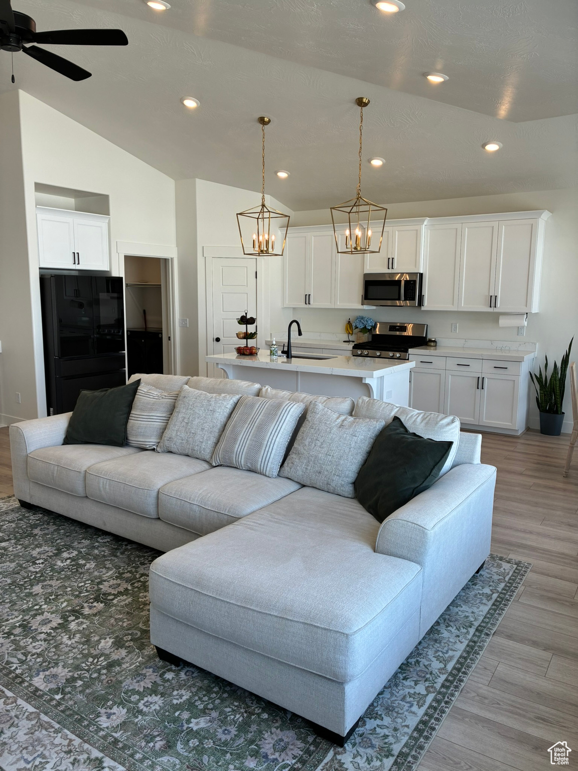 1573 E LYNX LN