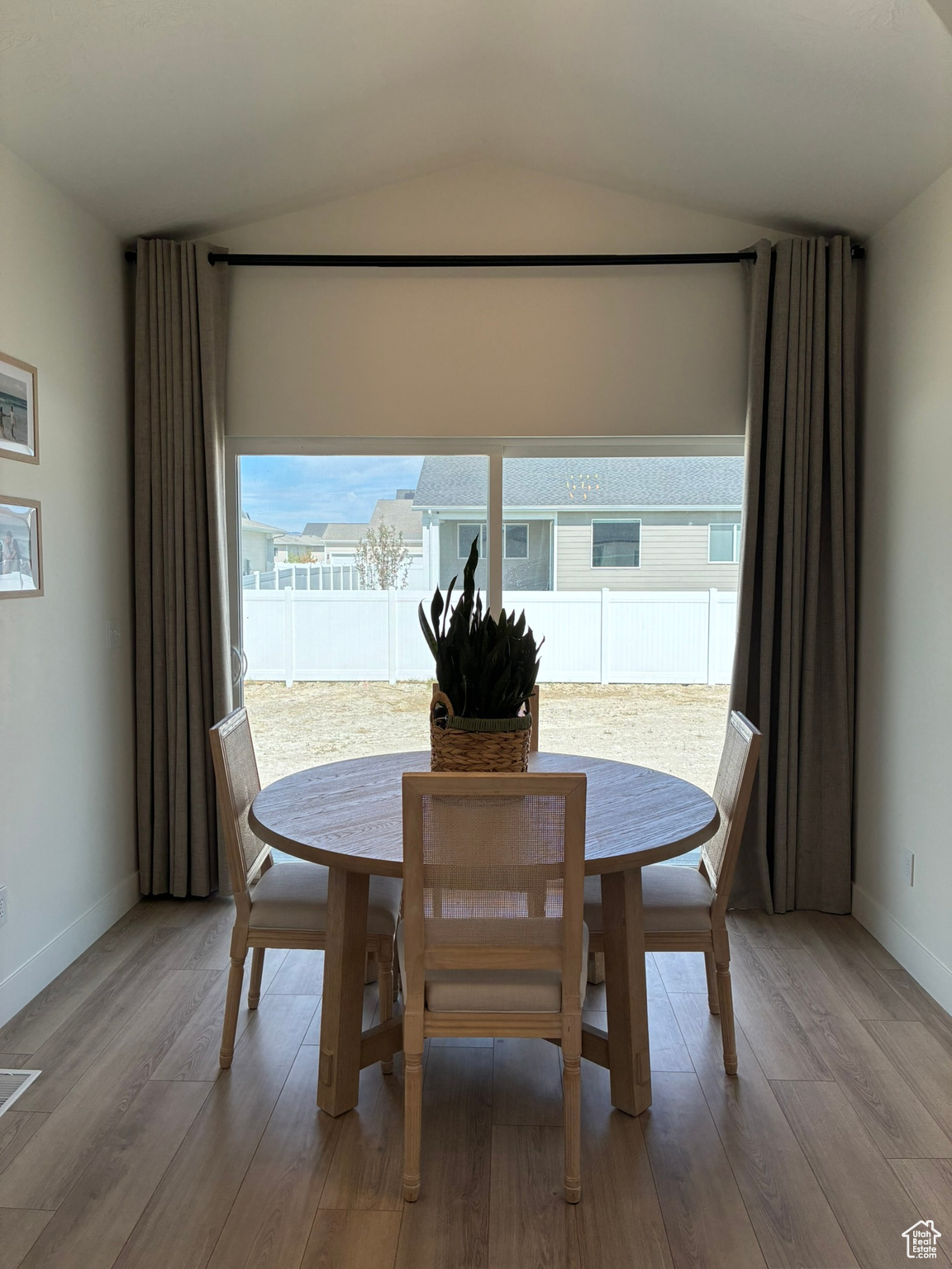 1573 E LYNX LN