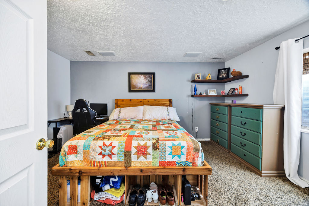 9766 S PENDLETON WAY