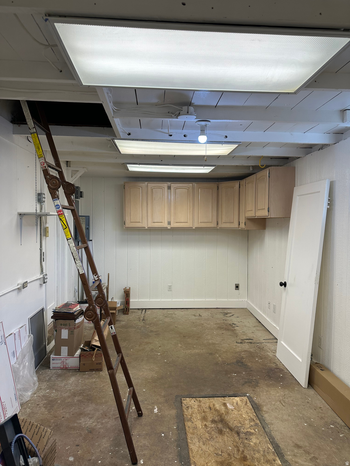 571 E BEN LOMOND AVE