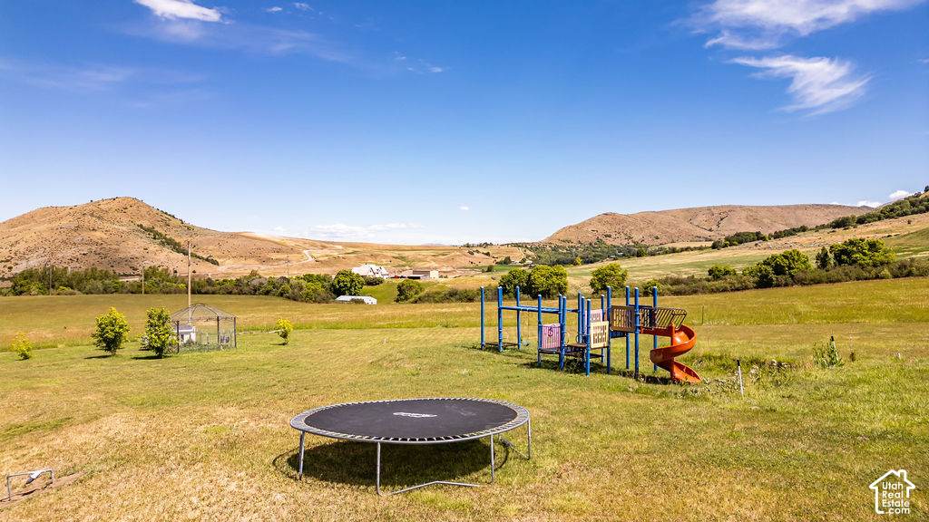 2307 MAPLE LEAF DR