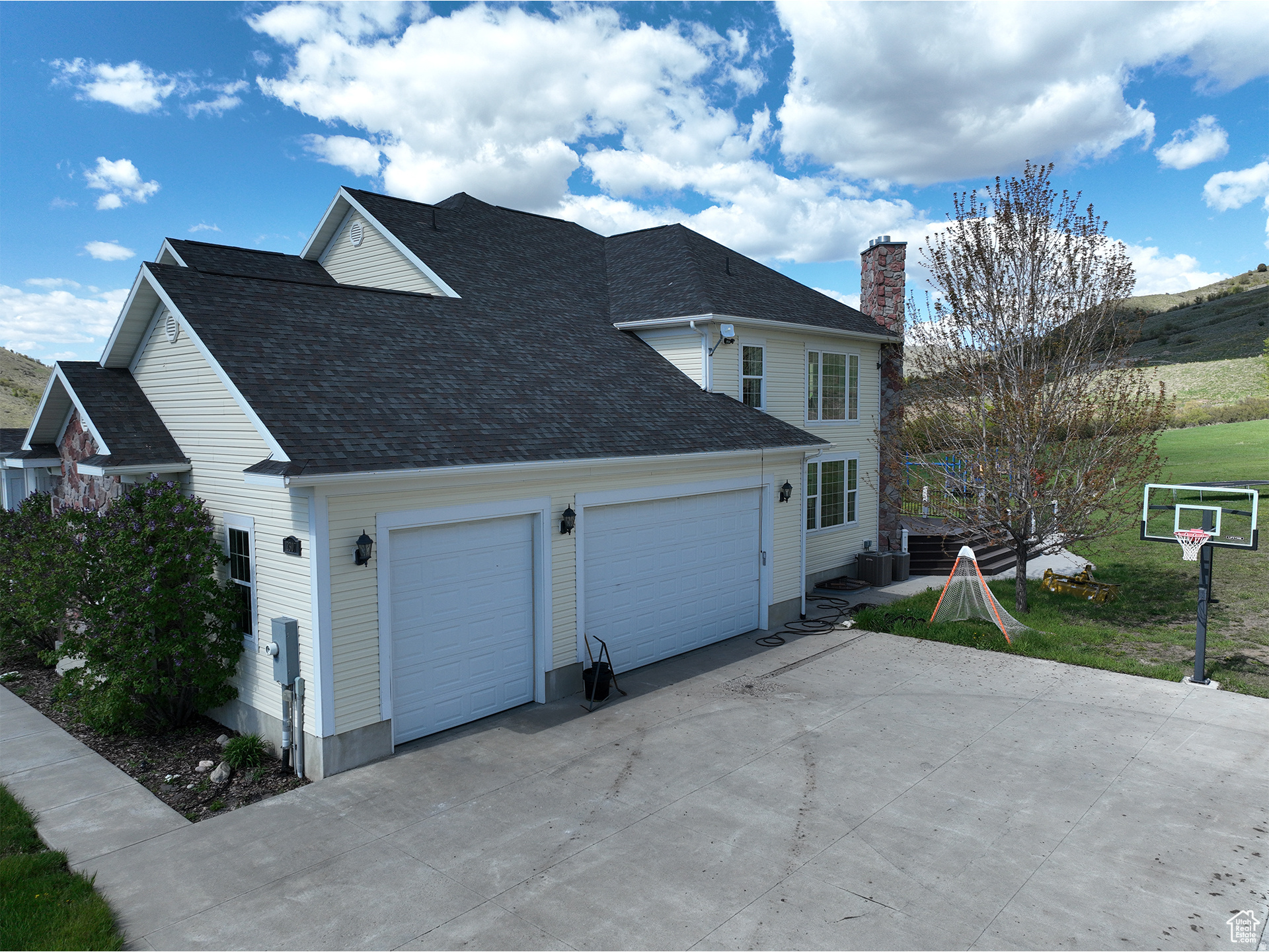 2307 MAPLE LEAF DR