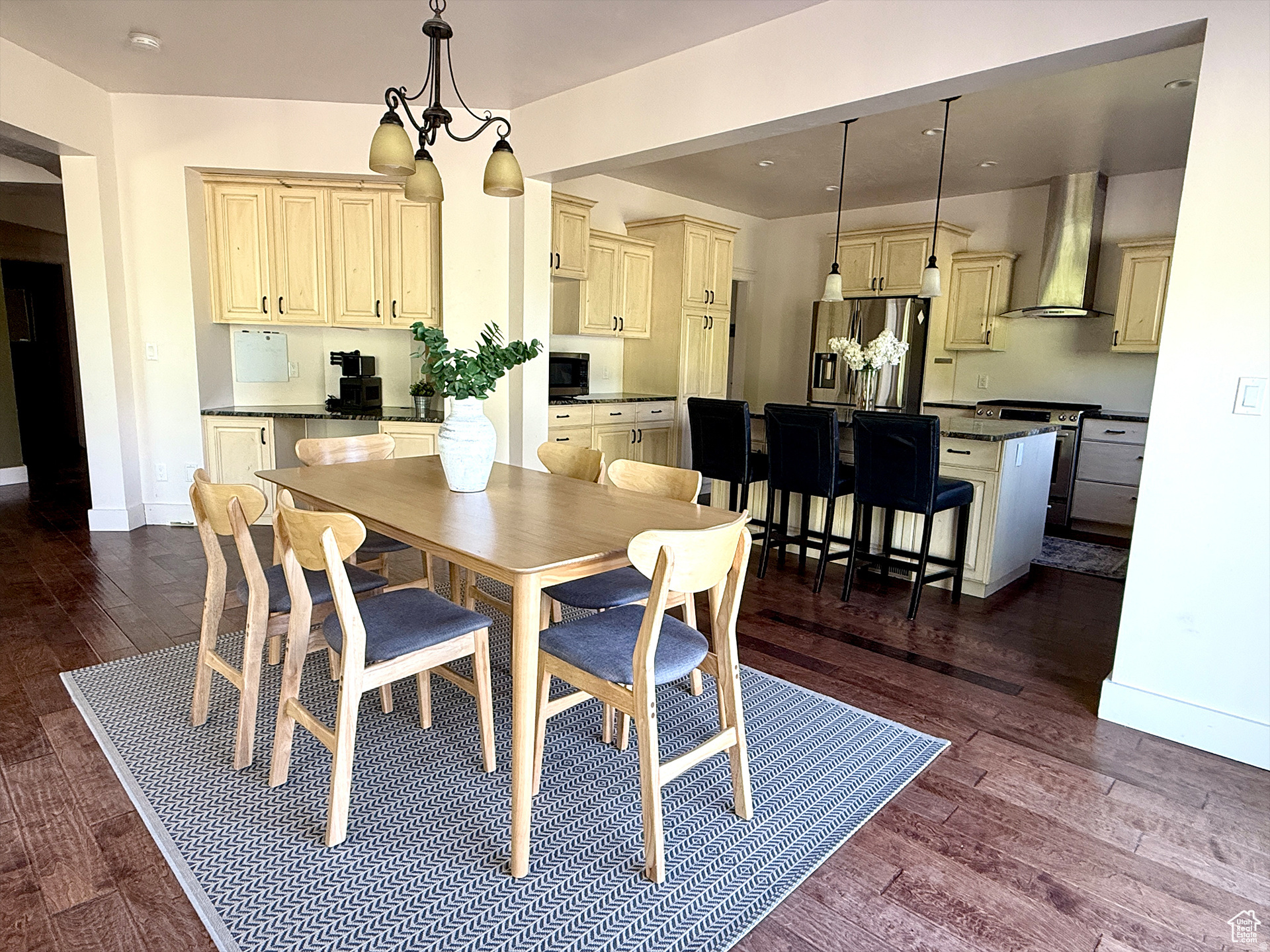 2307 MAPLE LEAF DR
