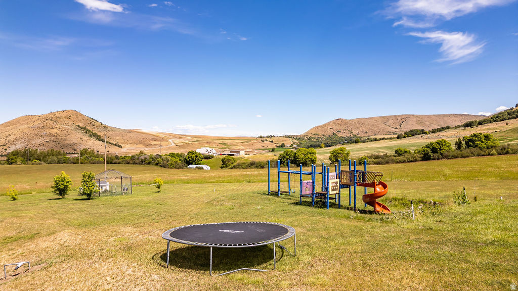 2307 MAPLE LEAF DR
