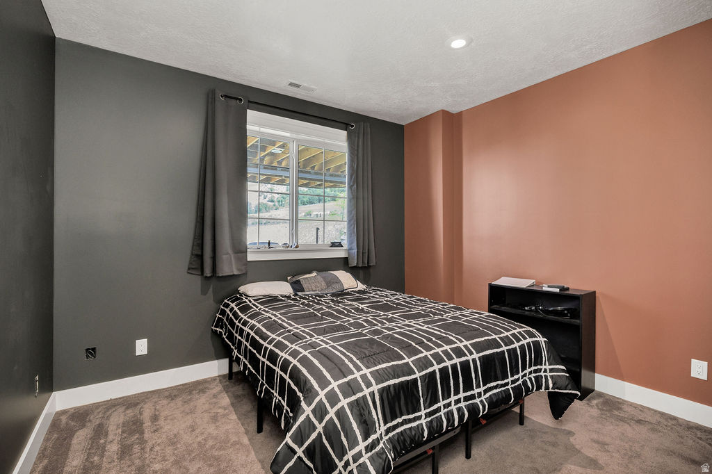 2307 MAPLE LEAF DR
