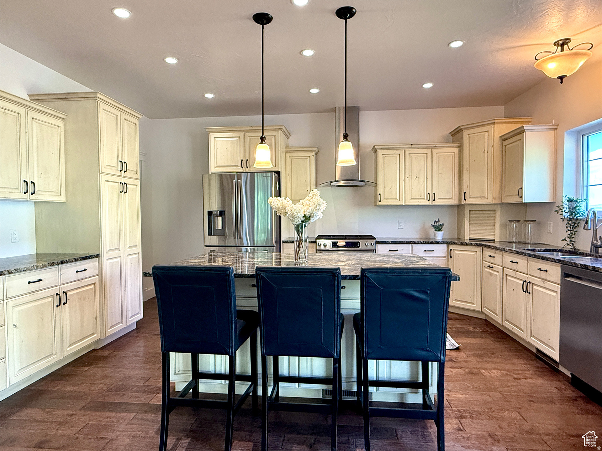2307 MAPLE LEAF DR
