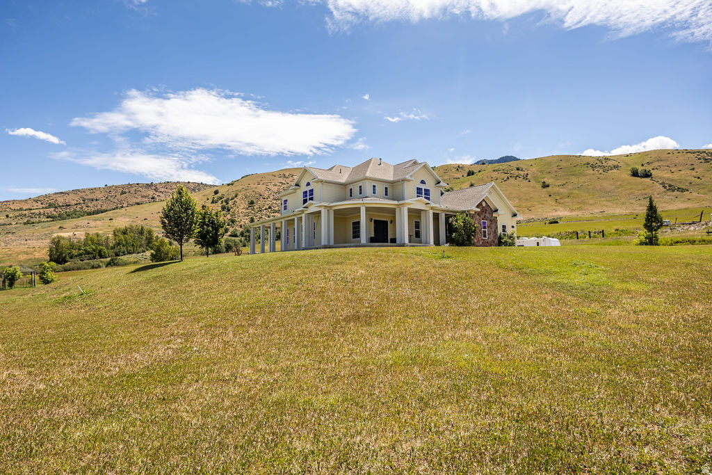 2307 MAPLE LEAF DR