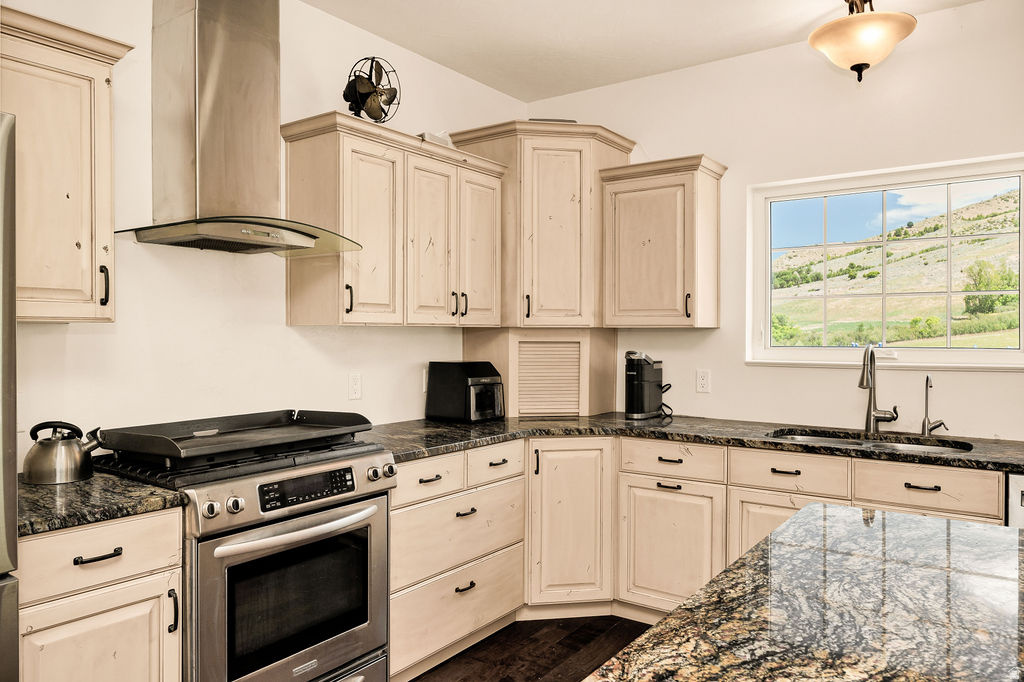 2307 MAPLE LEAF DR