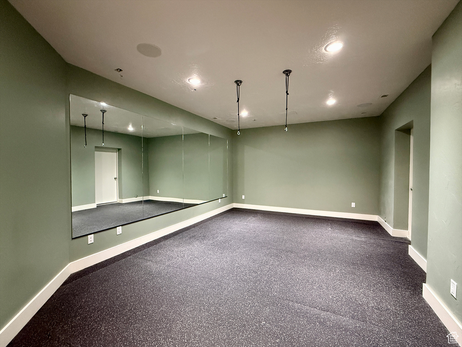 2307 MAPLE LEAF DR