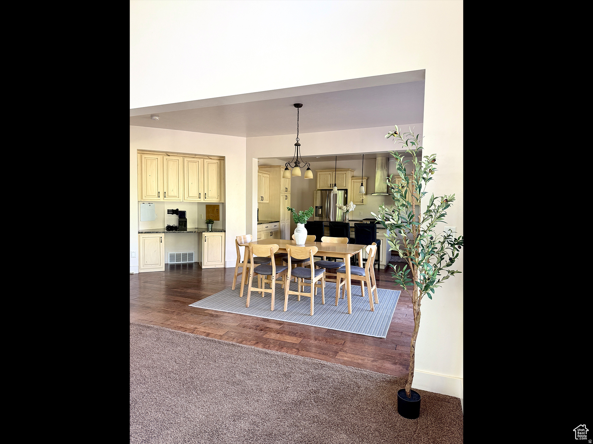 2307 MAPLE LEAF DR