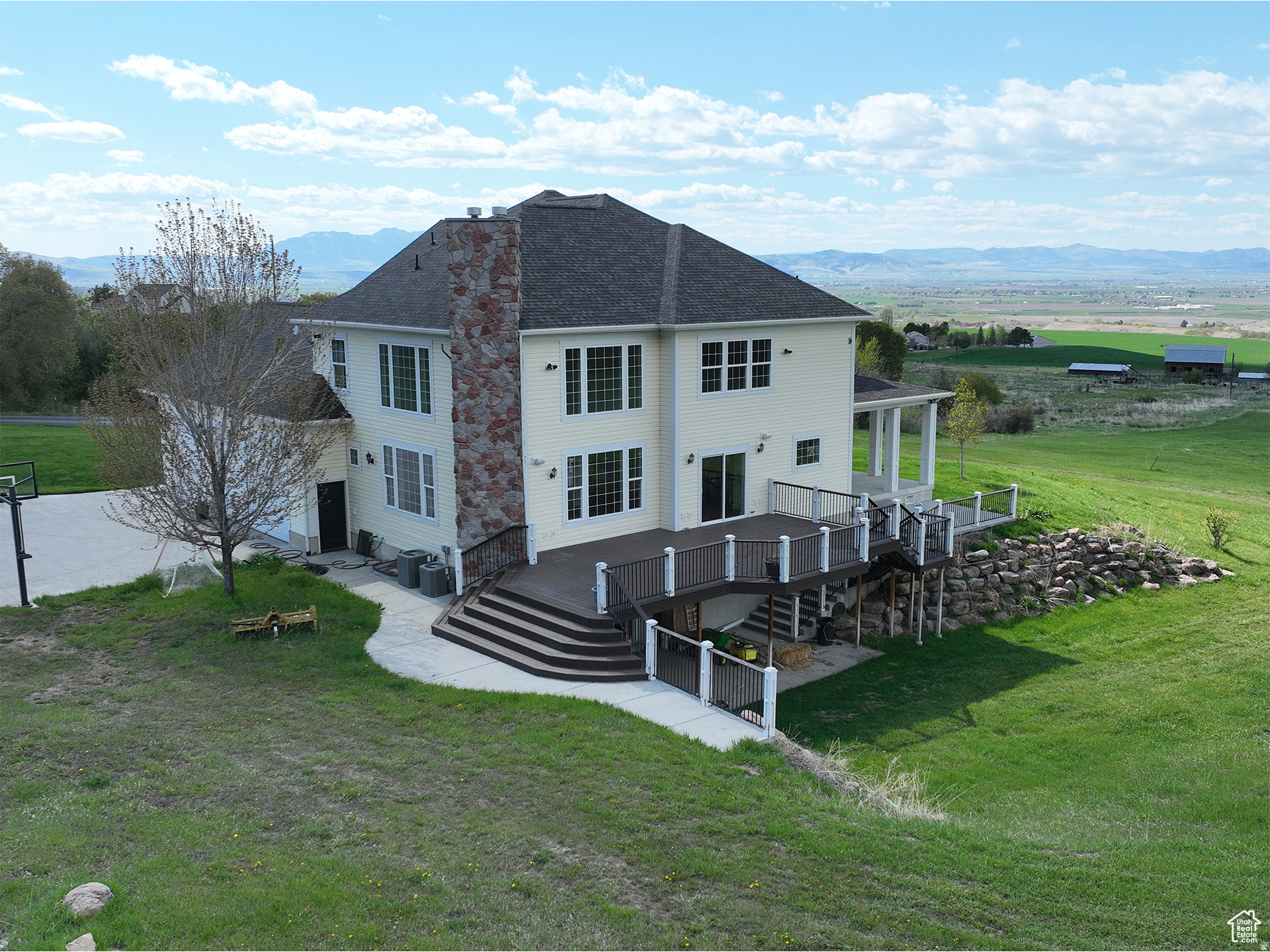 2307 MAPLE LEAF DR