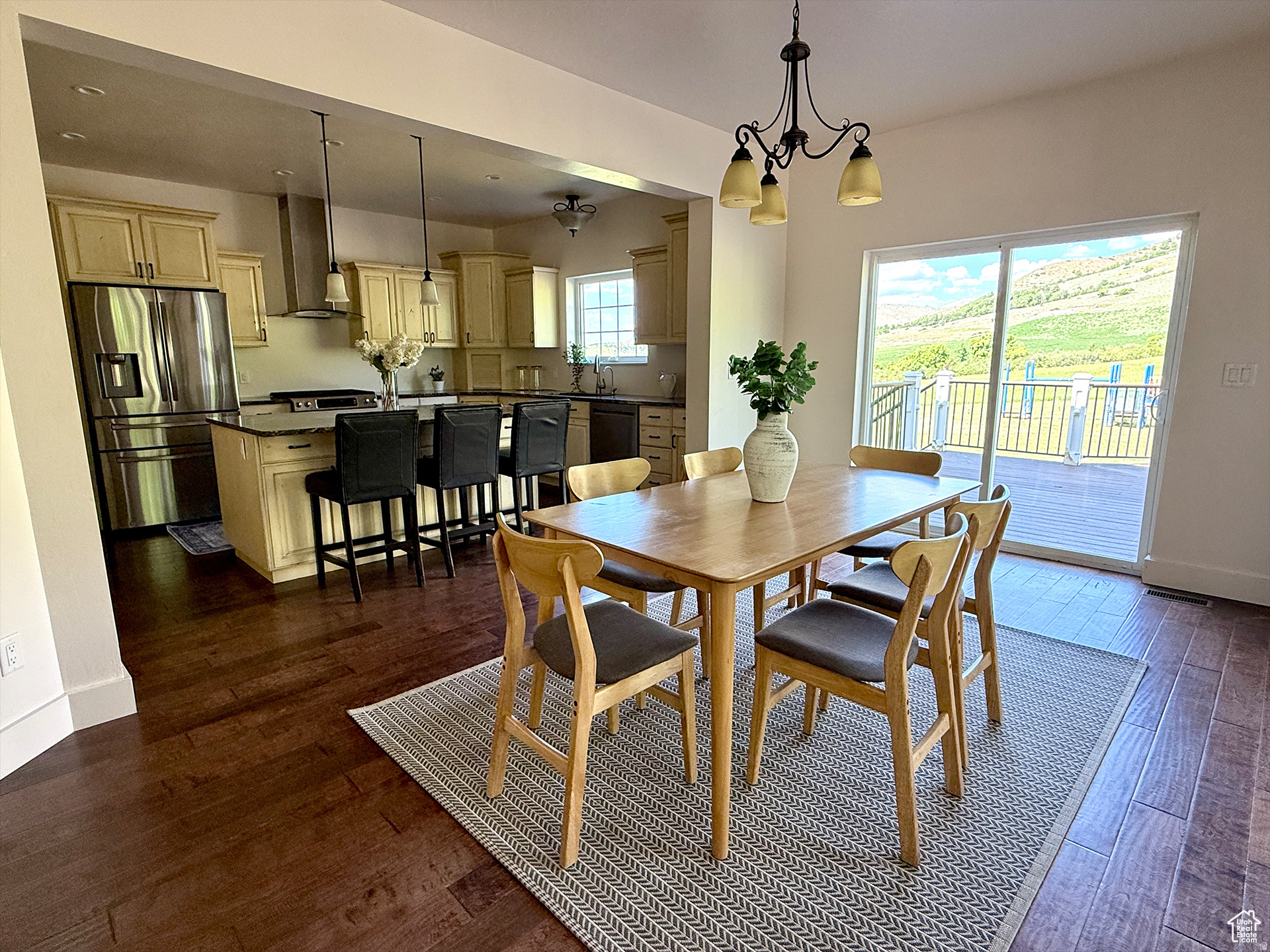 2307 MAPLE LEAF DR